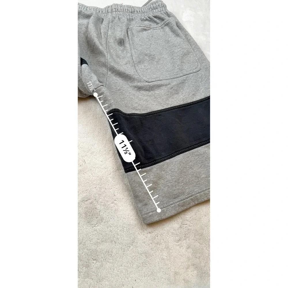 Jordan Men's Shorts Size‎ M Gray Black Sweat Drawstring Pockets Casual